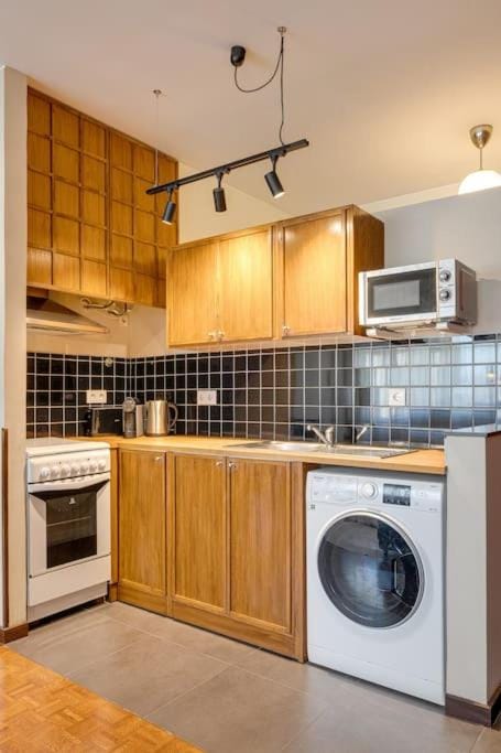 Kitchen or kitchenette, oven, stove, toaster, washing machine