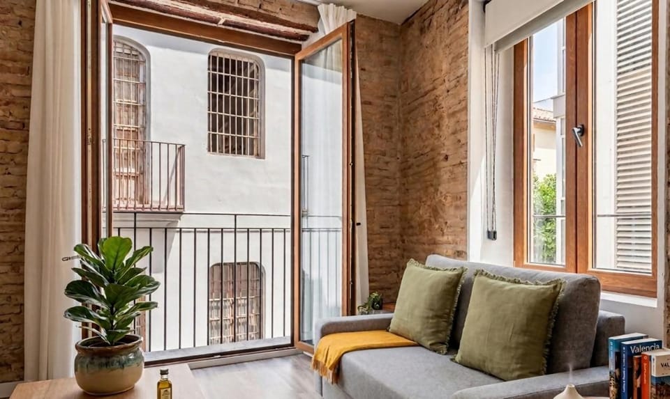 Diseño en El Carmen: Balcón Privado & Ascensor Apartment in Valencia