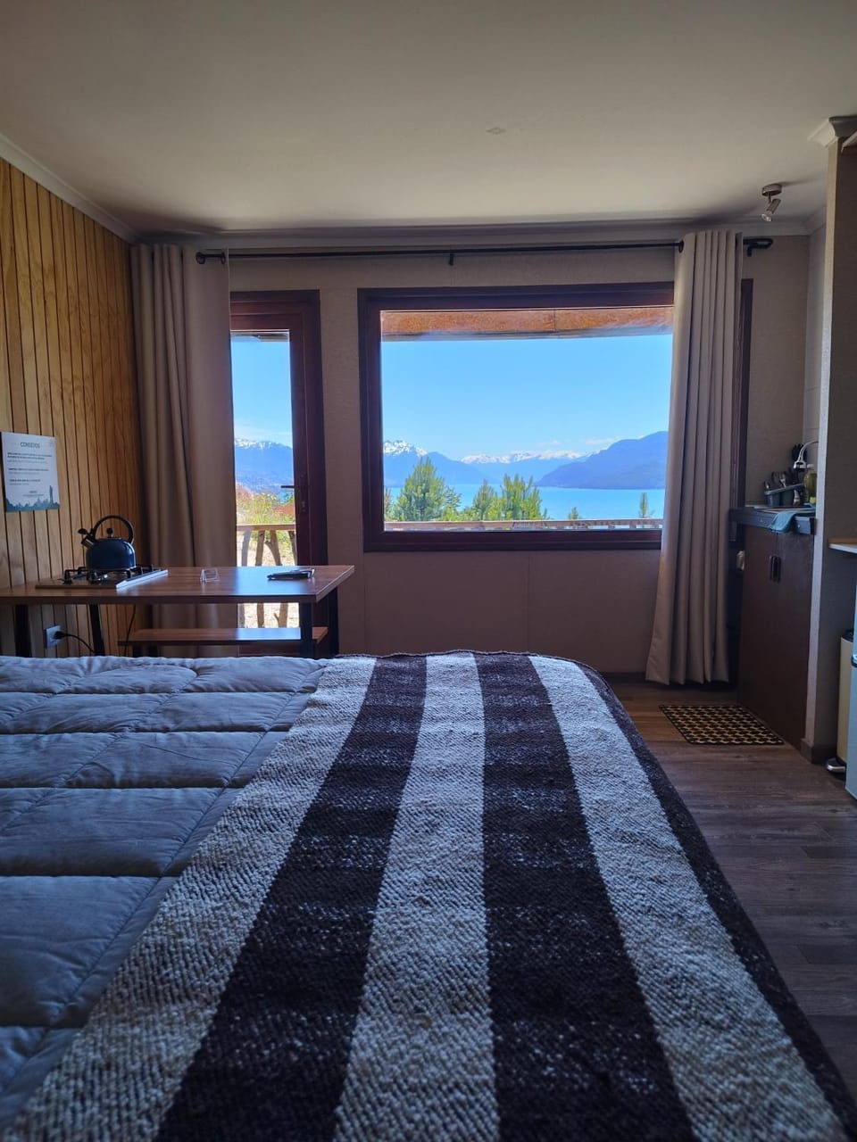 Natural landscape, Photo of the whole room, Bedroom, Mountain view