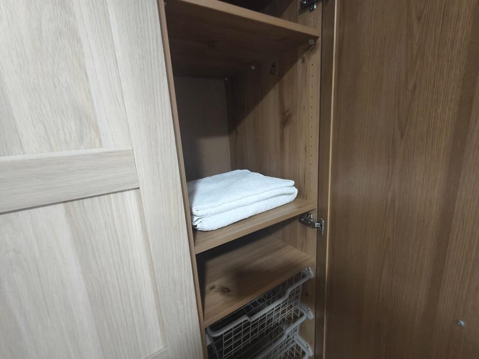 towels, wardrobe