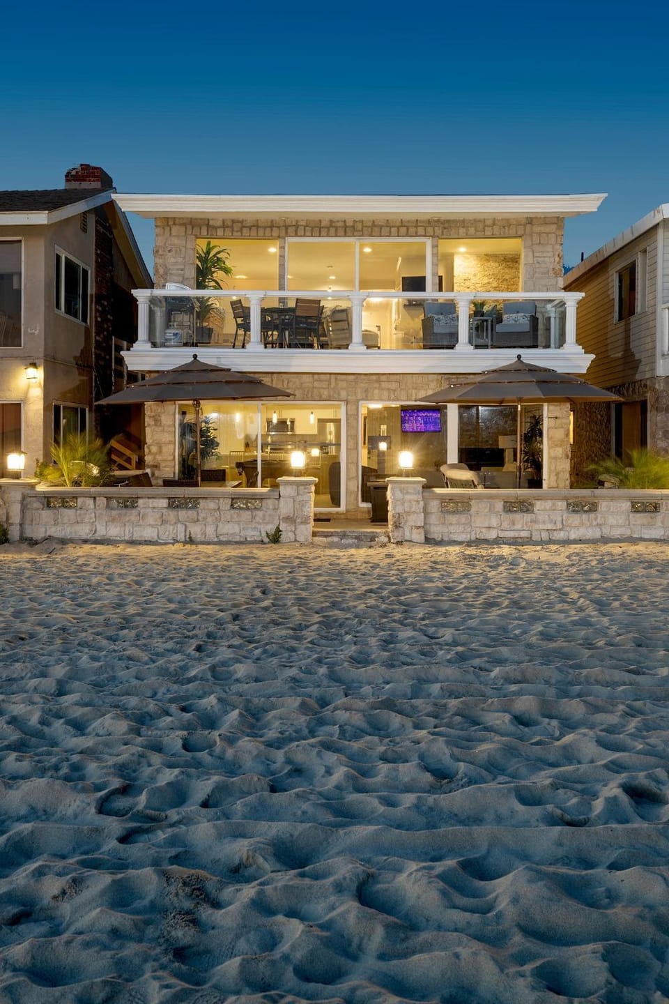 Oceanfront 3BR Home with Pool Table & Patio House in Balboa Peninsula