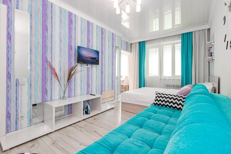 Communal lounge/ TV room, Bed, TV and multimedia, Living room, Photo of the whole room, Seating area, Evening entertainment, Bedroom