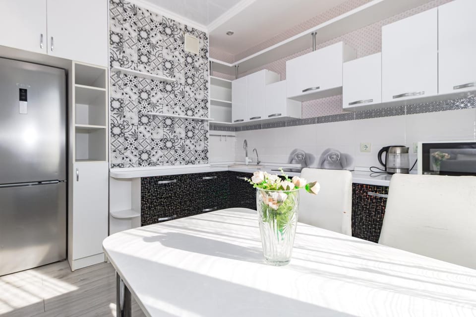 Kitchen or kitchenette, minibar, stove