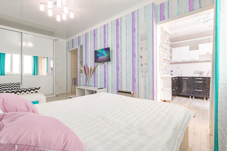 Bed, TV and multimedia, Photo of the whole room, Bedroom