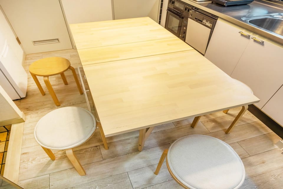 新宿区 駅から徒歩3分 新宿 六本木 築地直通 最大4名 32平米 101 Apartment in Shinjuku