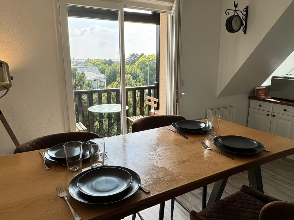 Cabourg: Appartement 2 Pièces, Proche Plage, Balcon, WiFi - FR-1-487-374 Apartment in Cabourg