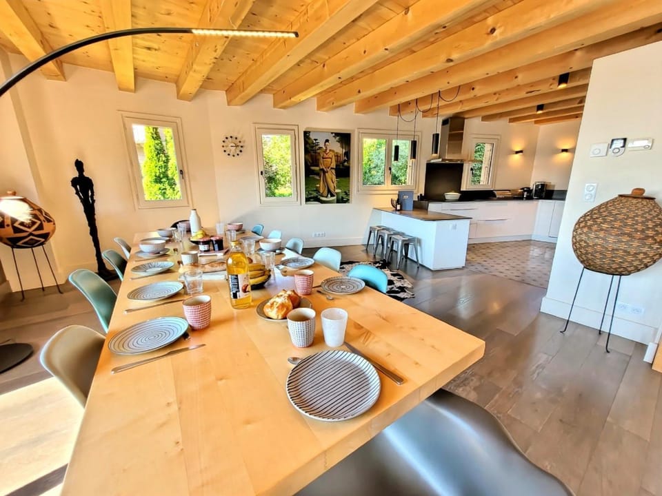 Chalet 6 chambres pour 12 pers avec cheminée et WiFi, vue montagnes - FR-1-598-176 Chalet in Les Gets