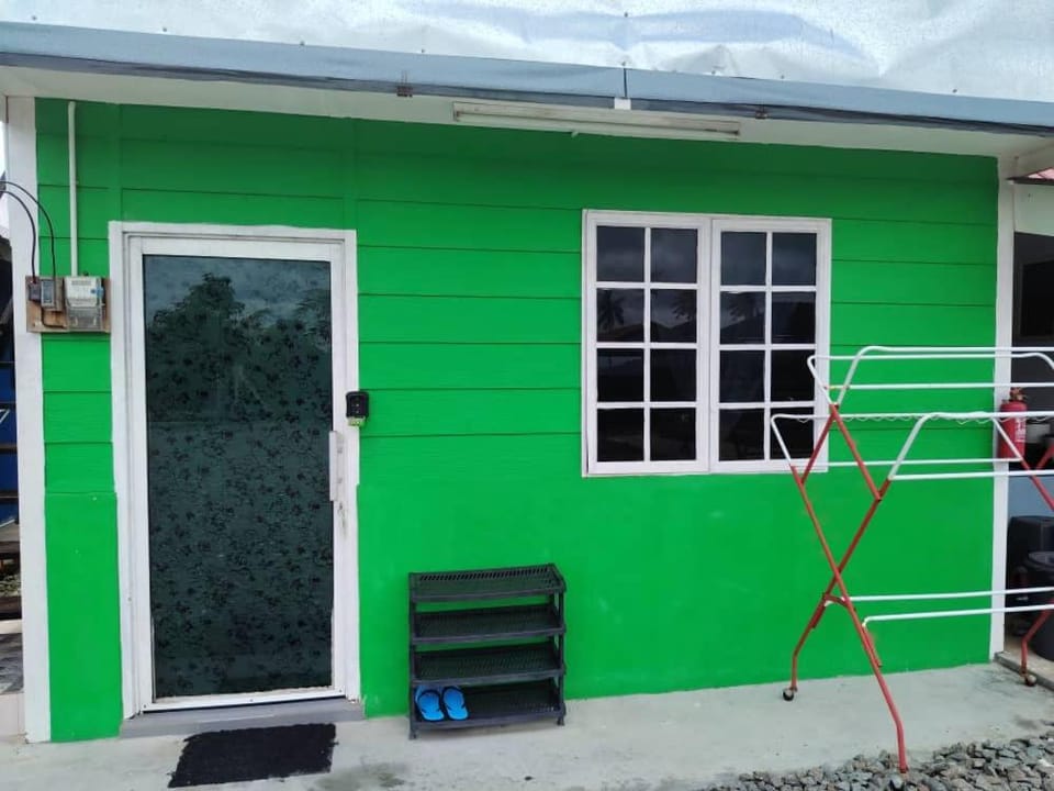 Aziqa Homestay Chalet With Pool Country House in Kedah