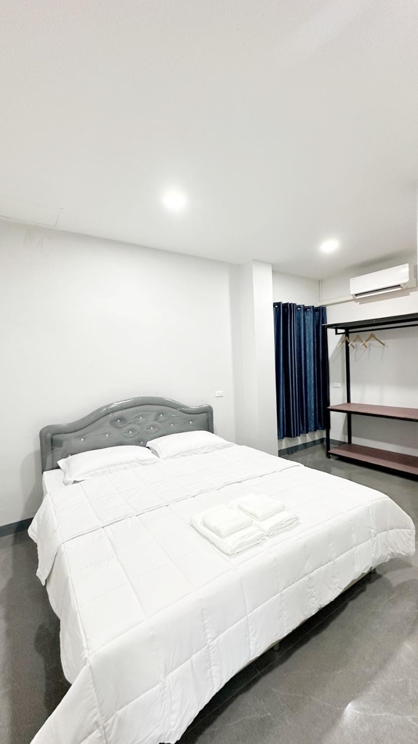 Bed, Bedroom, air conditioner