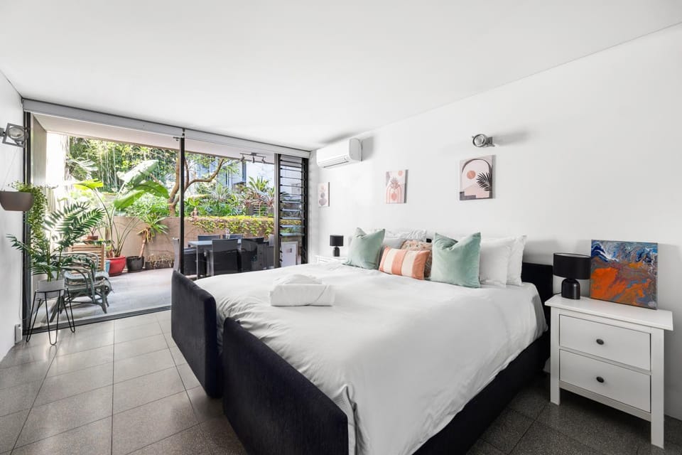 Groundfloor Surry Hills Retreat with Cinema Apartment in Surry Hills