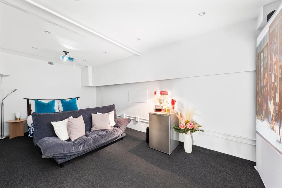 Groundfloor Surry Hills Retreat with Cinema Apartment in Surry Hills