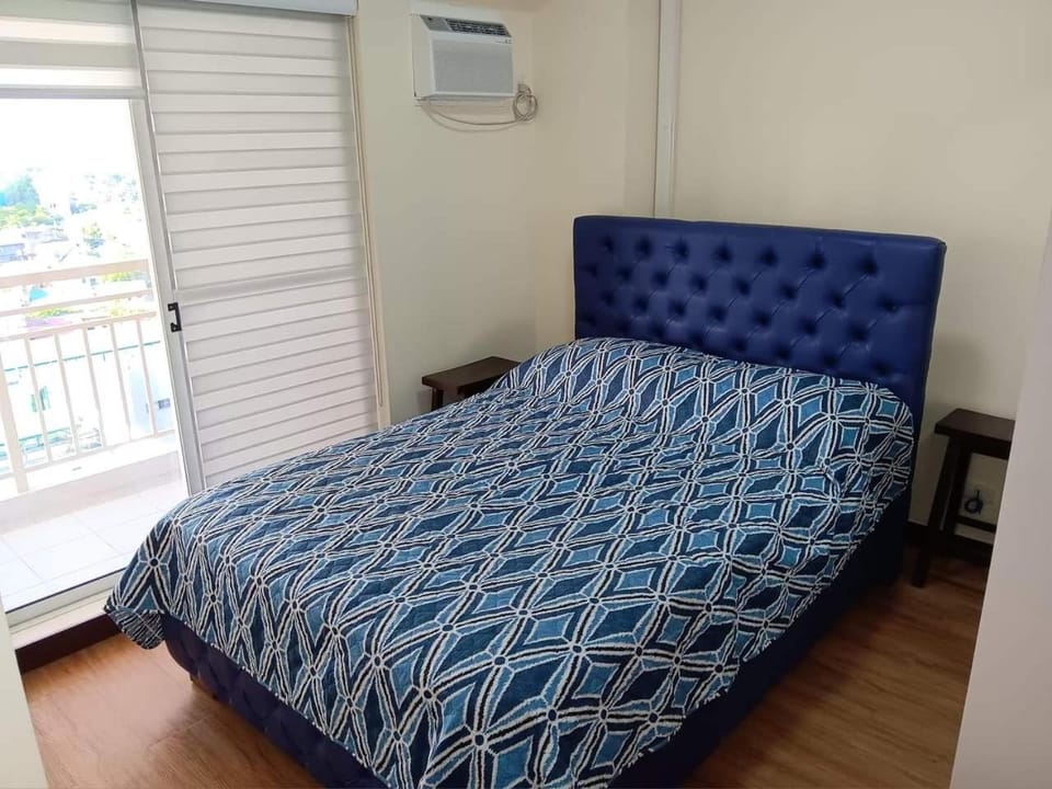 Bedroom, air conditioner