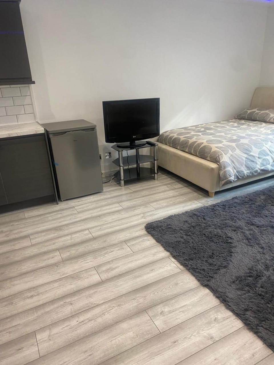 Lovely Modern studio flat with jacuzzi bath free parking Apartment in London Borough of Hillingdon