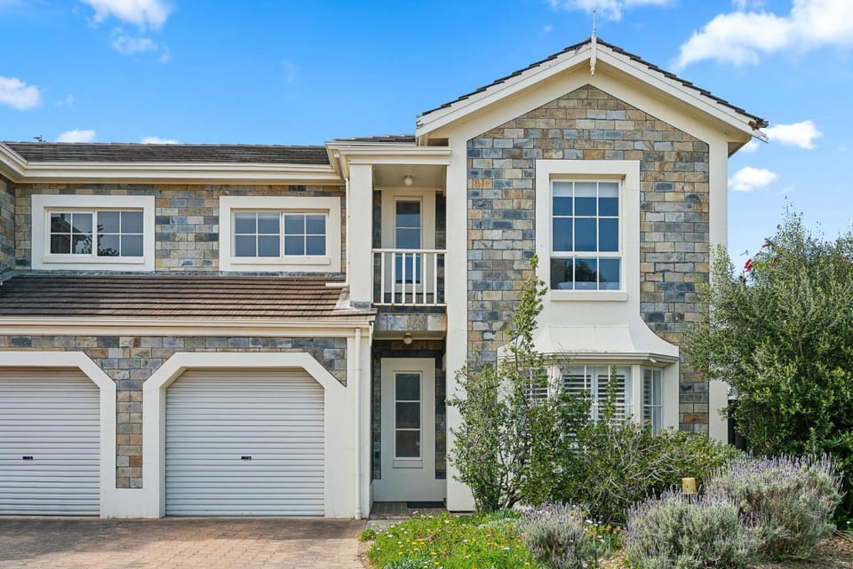 Coastal Luxury 3-Bed Townhouse 150m from Beach House in Adelaide