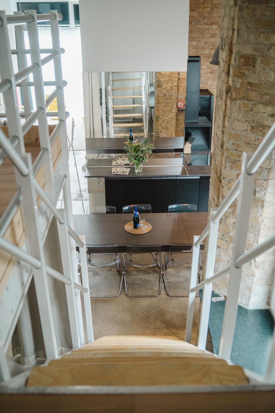 SC 00 LOFT by ROCKCHAIR Apartments l SUPERHOST Status l Unique & Style Loft 230 sqm 2 Floors Tablefootball Tabletennis 3 Bathrooms Boxspringbeds welcomes you! Apartment in Berlin