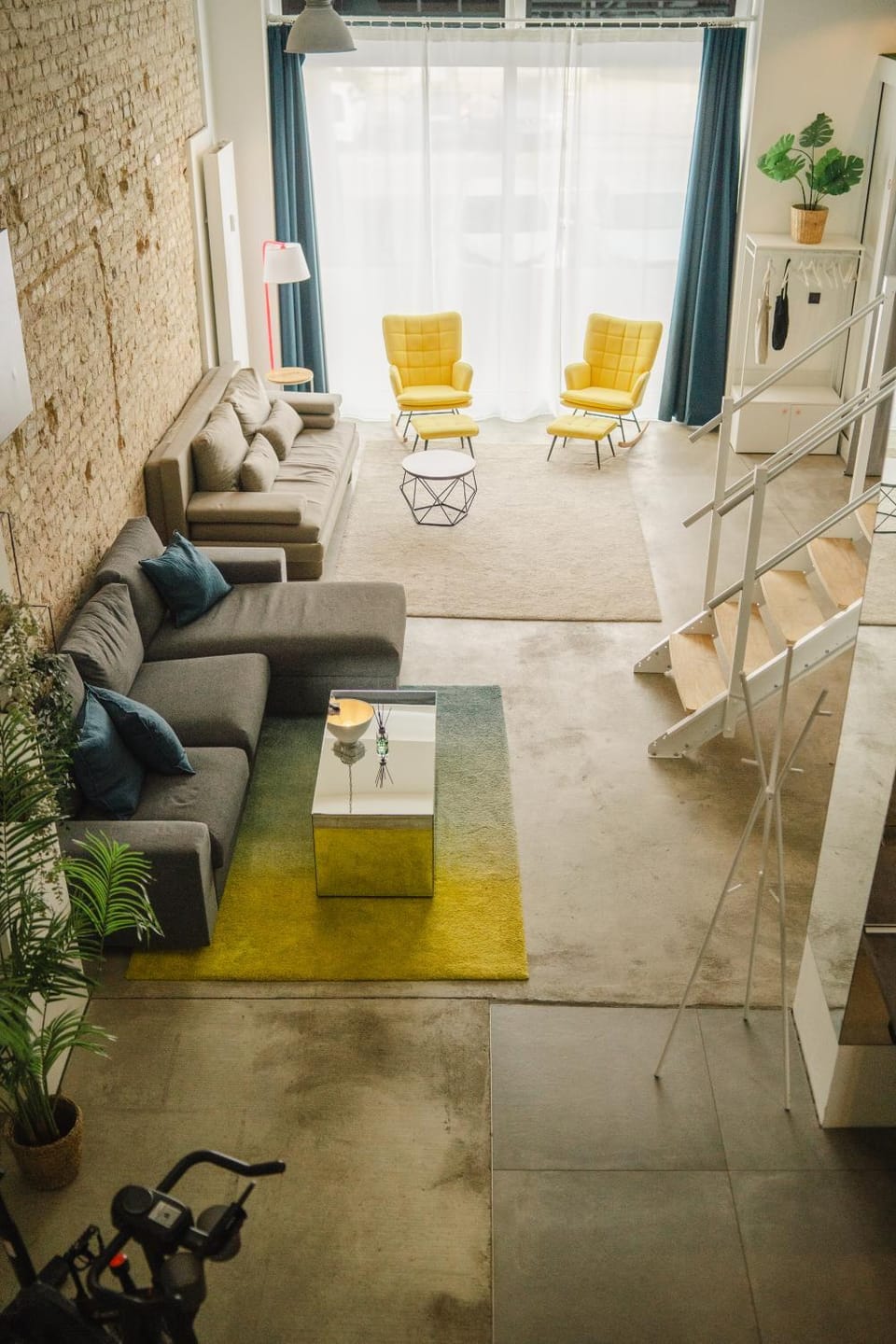 SC 00 LOFT by ROCKCHAIR Apartments l SUPERHOST Status l Unique & Style Loft 230 sqm 2 Floors Tablefootball Tabletennis 3 Bathrooms Boxspringbeds welcomes you! Apartment in Berlin