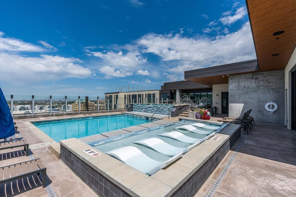 Gorgeous Downtown 1BD 1BA - BEST views & Amenities Apartment in Salt Lake City