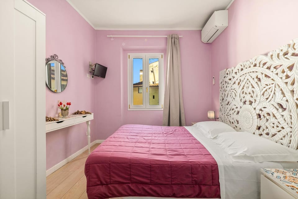 Bed, TV and multimedia, Photo of the whole room, Bedroom, wardrobe, air conditioner