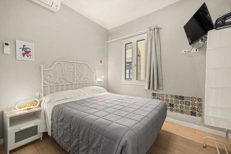 TV and multimedia, View (from property/room), Photo of the whole room, Bedroom, City view, wardrobe, air conditioner
