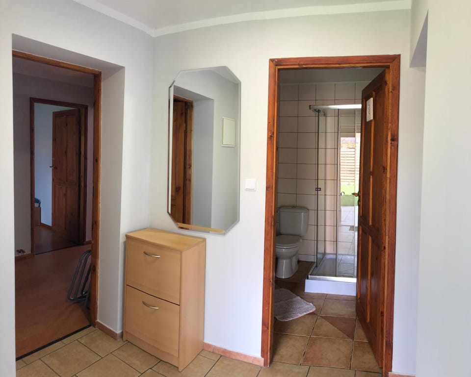 Photo of the whole room, Area and facilities