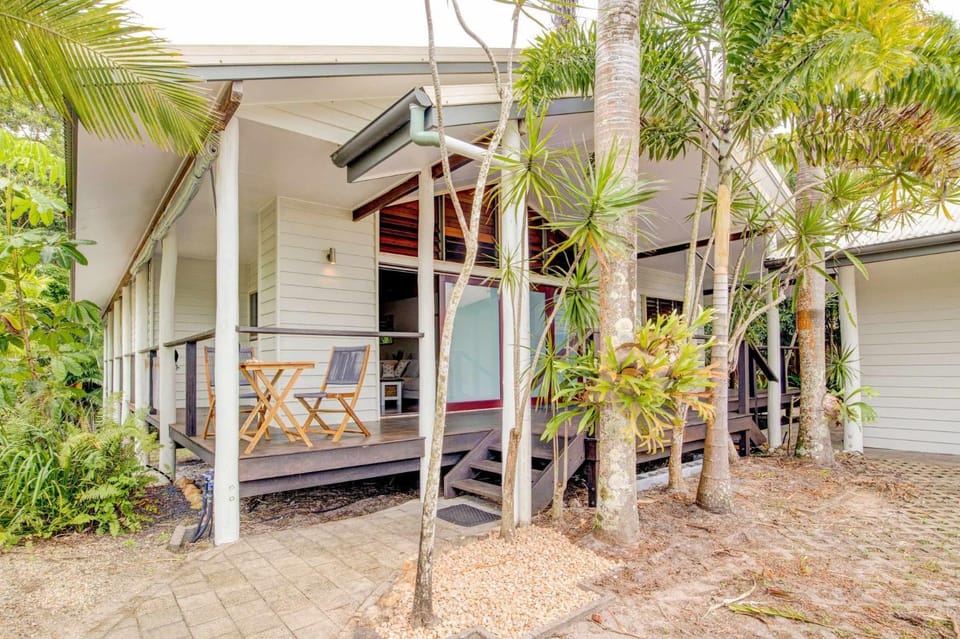 Sandalwood 50m to beach House in Wongaling Beach