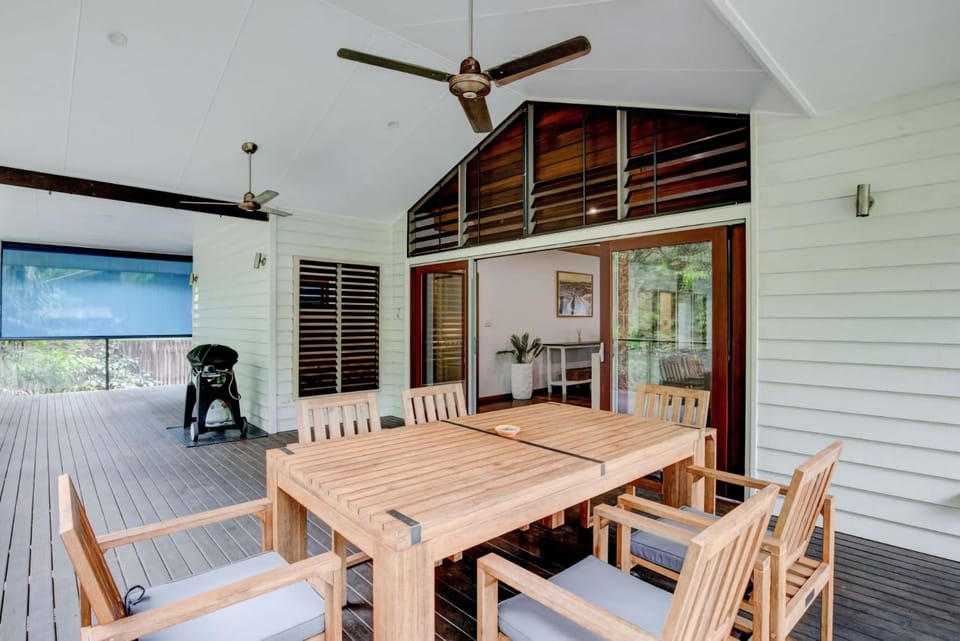 Sandalwood 50m to beach House in Wongaling Beach