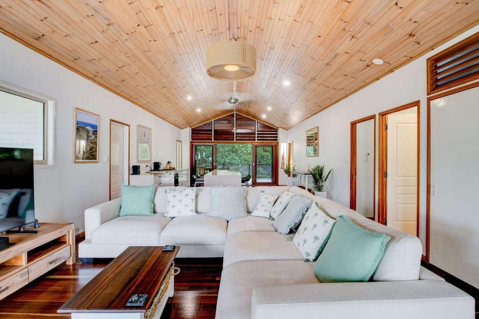 Sandalwood 50m to beach House in Wongaling Beach