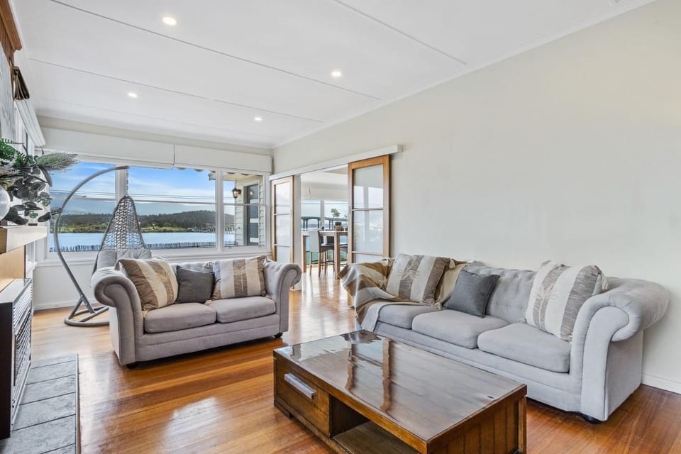 Panorama Bridge Views House in Tasmania