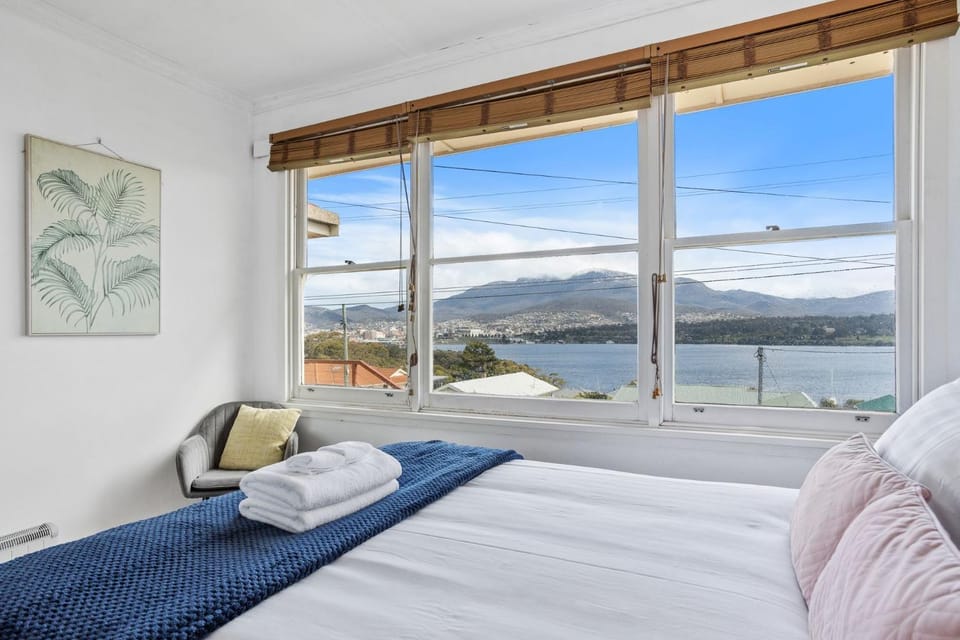 Panorama Bridge Views House in Tasmania