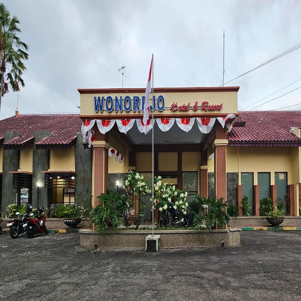 Facade/entrance