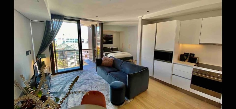 Communal lounge/ TV room, Bed, TV and multimedia, Kitchen or kitchenette, Living room, Photo of the whole room, Seating area, Bedroom