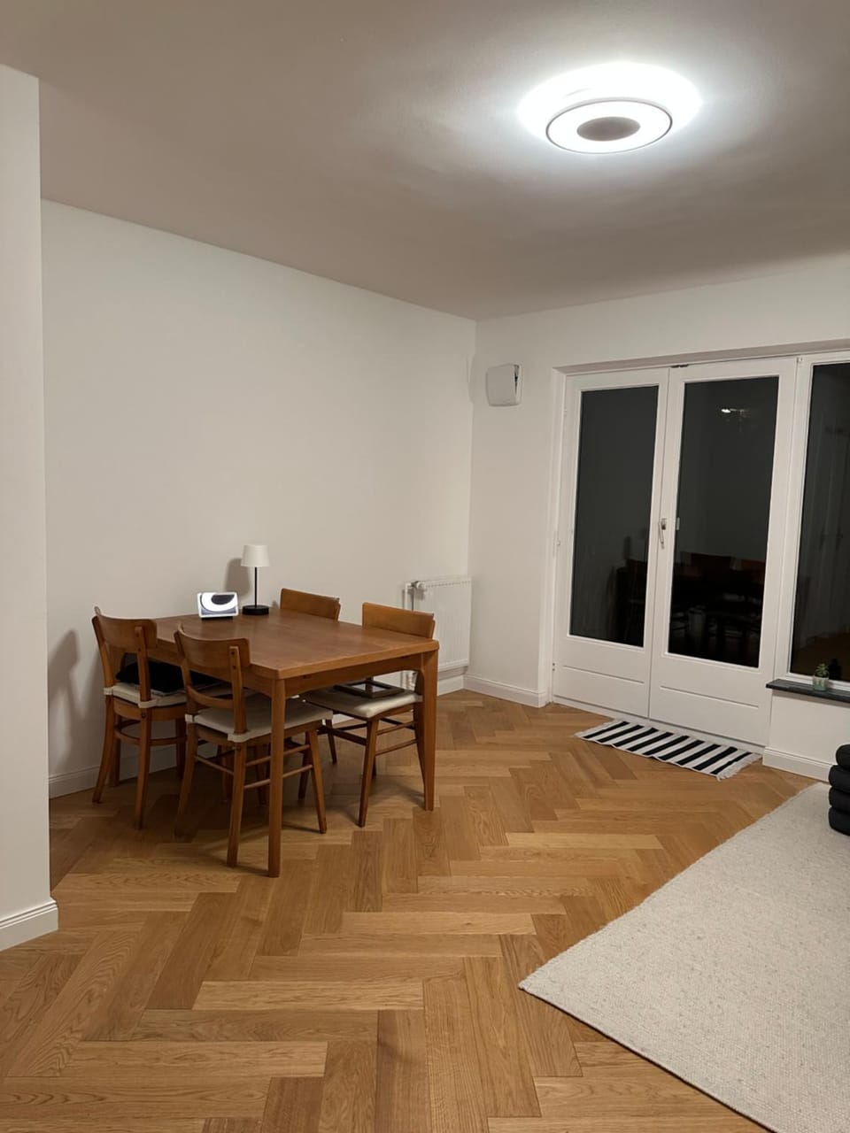 Quiet modern End-Unit House Apartment in Hamburg
