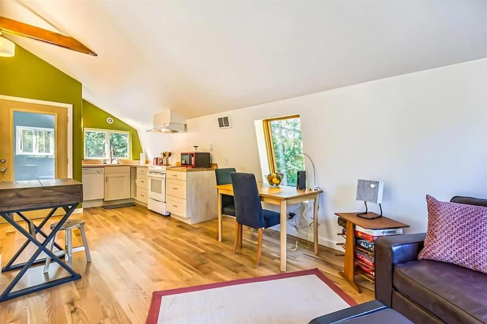 Sqe Arcadian Grove House in Puget Sound