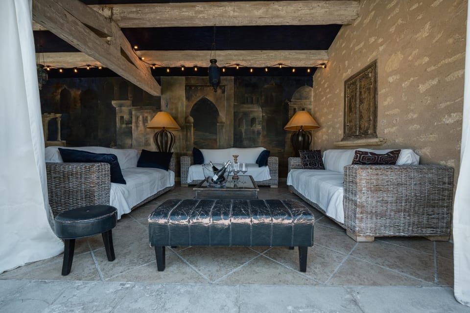 Property building, Seating area