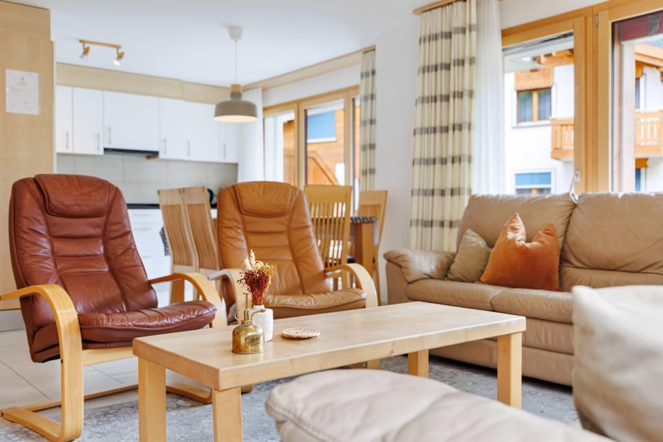 Living room, Seating area, kitchen