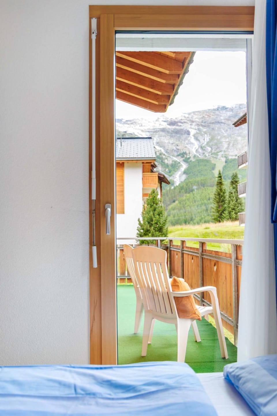 Bed, Natural landscape, Balcony/Terrace, Bedroom, Mountain view
