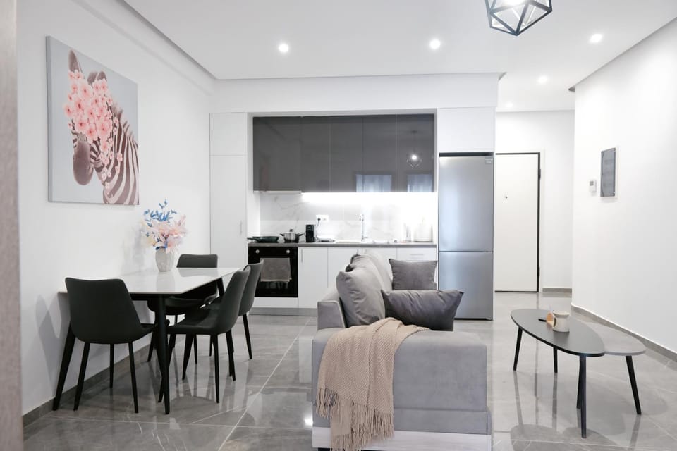 Kitchen or kitchenette, Living room, Seating area, Dining area, oven