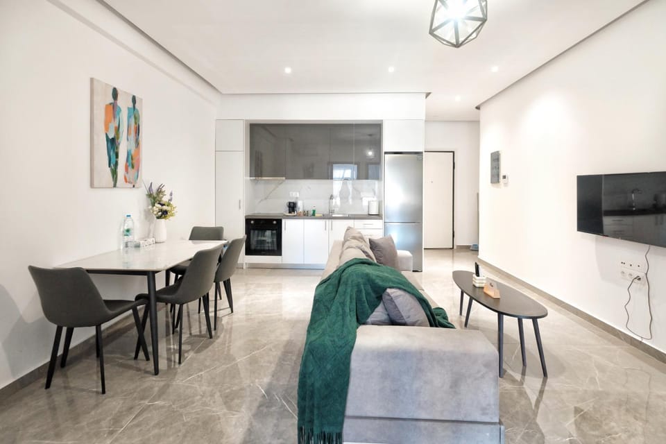 TV and multimedia, Kitchen or kitchenette, Living room, Seating area, Dining area, oven