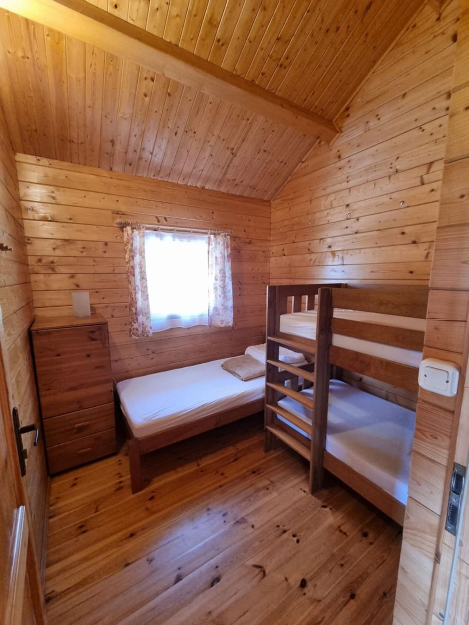 Bed, Photo of the whole room, Bedroom, bunk bed