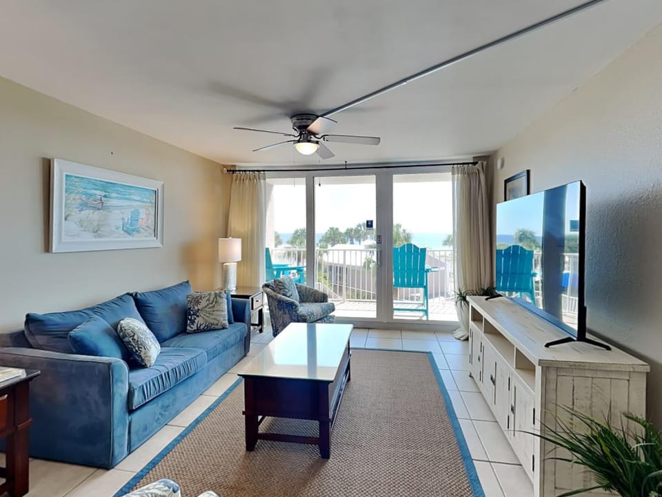 TV and multimedia, Balcony/Terrace, Living room, Seating area, Sea view, furniture