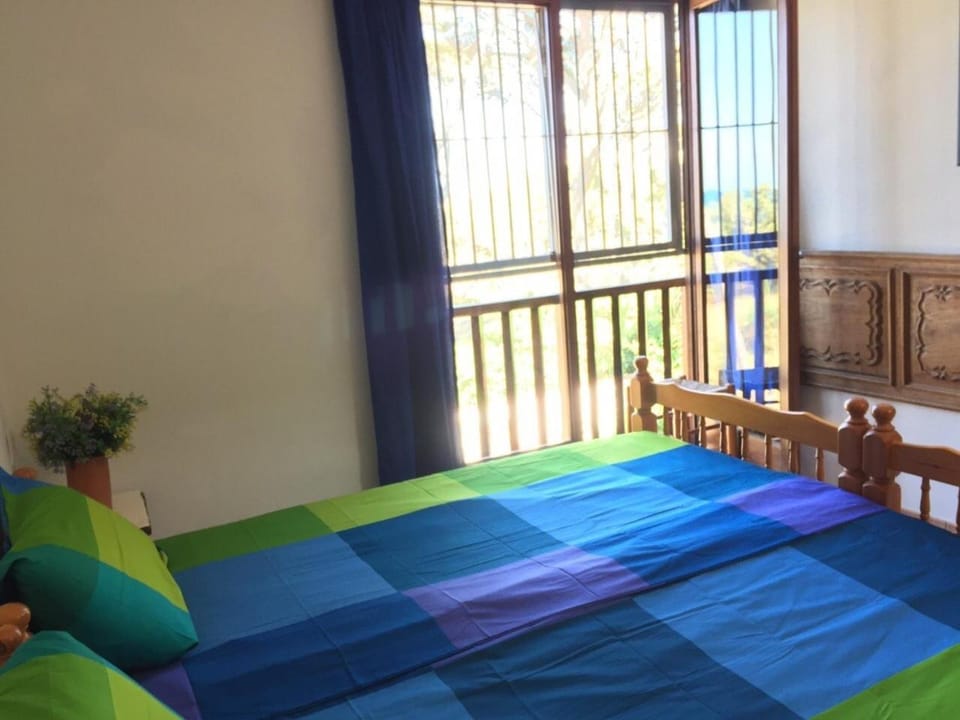 Bed, Photo of the whole room, Decorative detail, Bedroom
