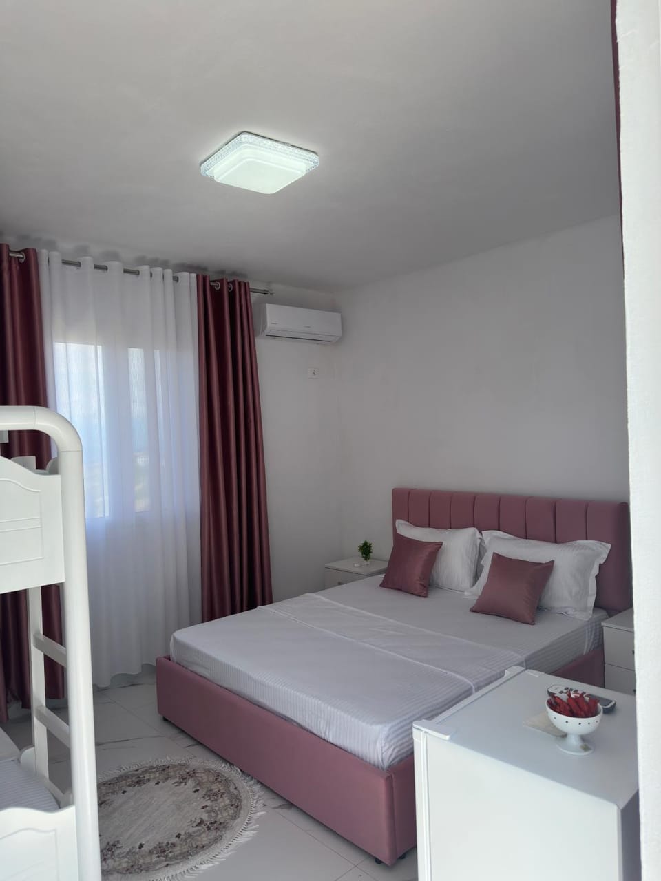 Bed, Bedroom, air conditioner