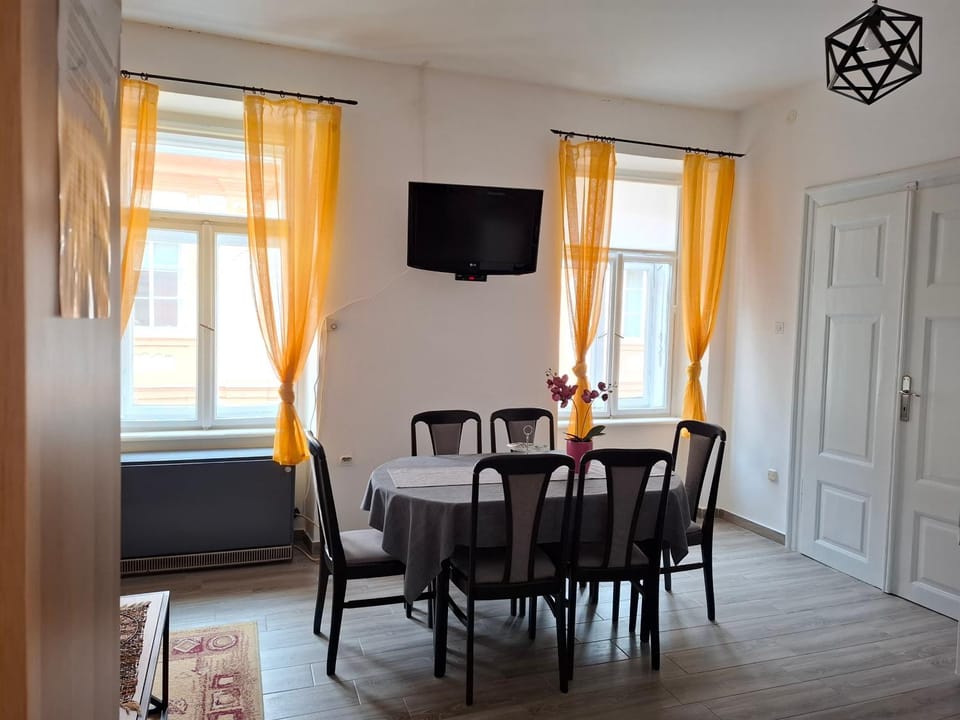 TV and multimedia, Living room, Dining area