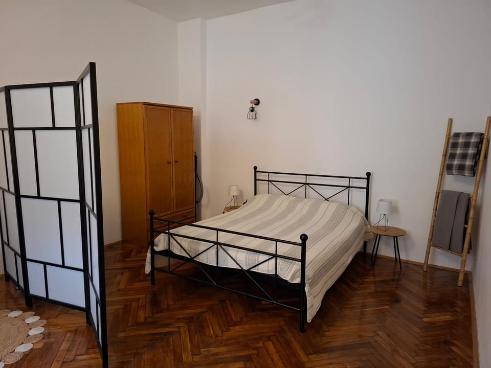 Bedroom, wardrobe