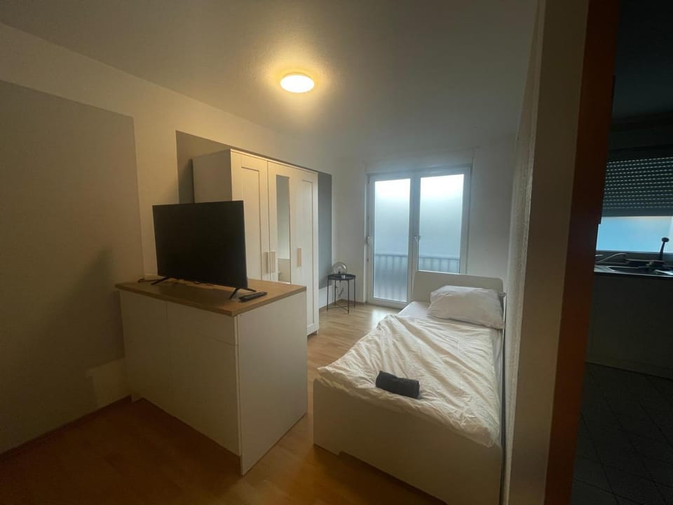 Communal lounge/ TV room, Bed, TV and multimedia, Photo of the whole room, Evening entertainment, Bedroom, towels