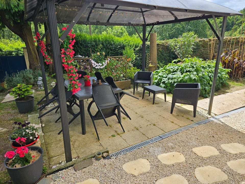 Patio, Spring, Dining area