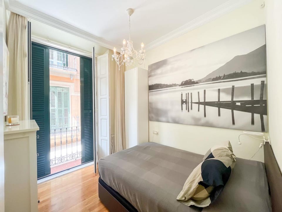 Bed, Photo of the whole room, Bedroom