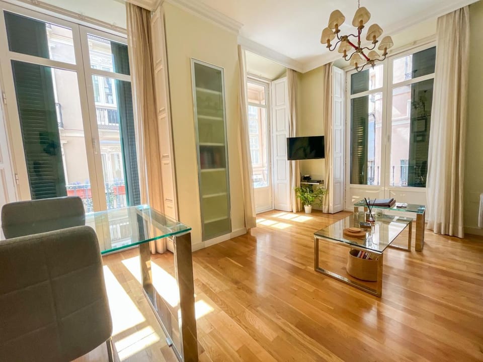 Communal lounge/ TV room, TV and multimedia, Living room, Seating area, Evening entertainment