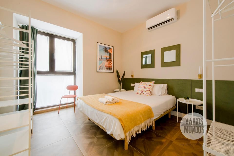 Photo of the whole room, Bedroom