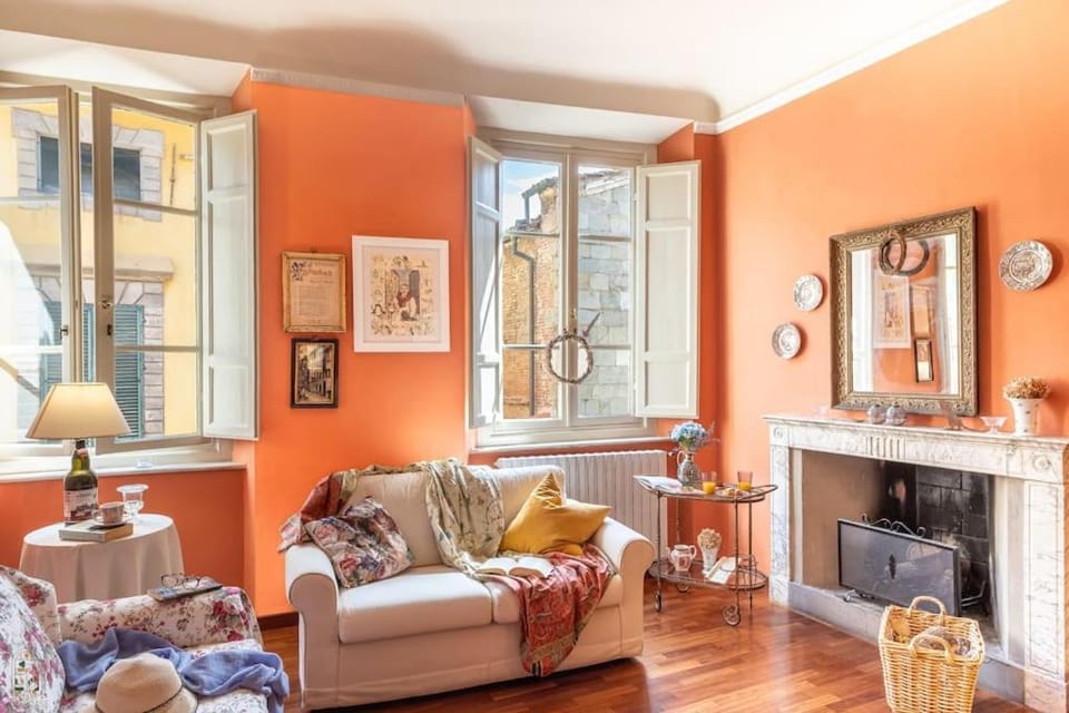 Authentic Apt in the Heart of the Historic Center Apartment in Capannori